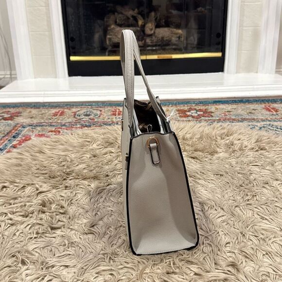 NWT gray purse - Picture 4 of 5